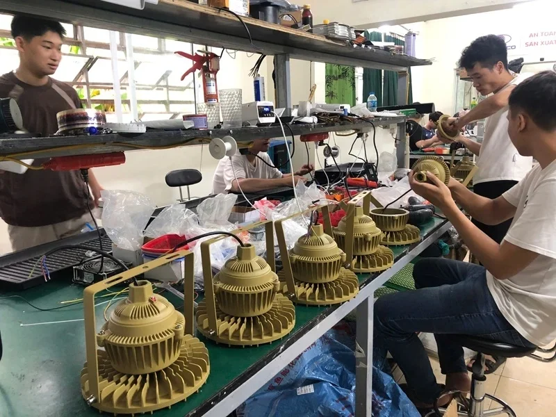 HALEDCO sản xuất đèn chống nổ tại nhà máy