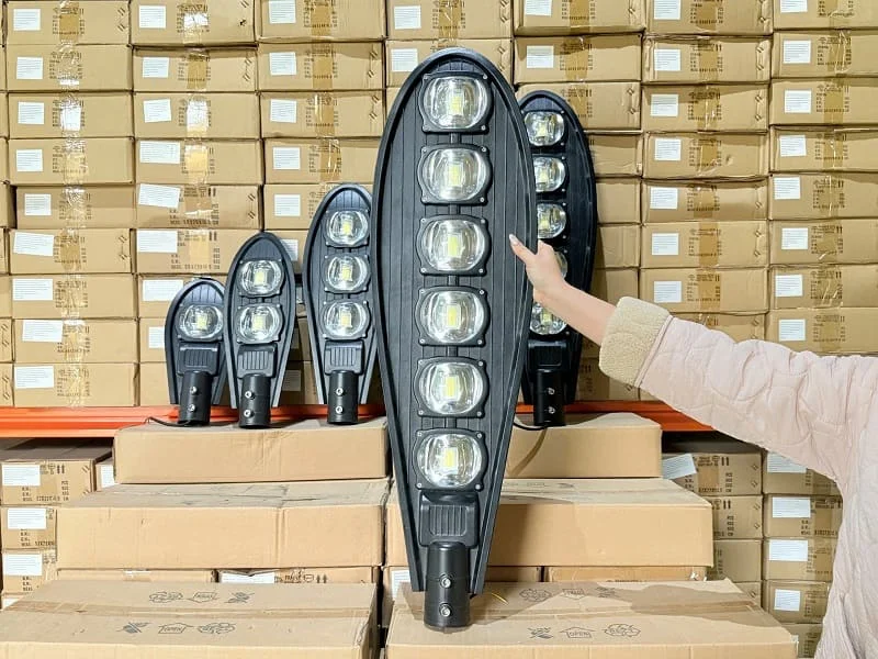 Đèn đường 300w ưu đãi lên tới 45%