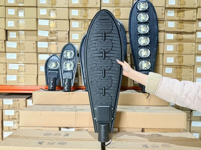 Hộp nguồn và tản nhiệt được thiết kế tối giản nhưng vẫn đảm bảo tiêu chuẩn