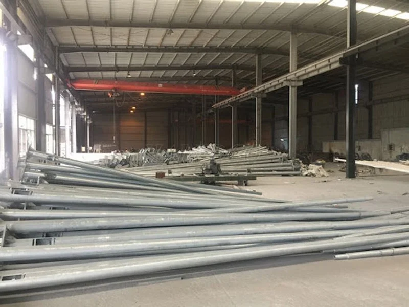 Kho chứa cột đèn 12m sau khi sản xuất trước khi giao cho dự án