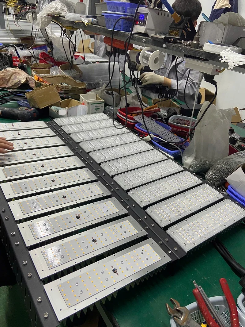 Đèn pha LED HLFL12-1000W tại HALEDCO