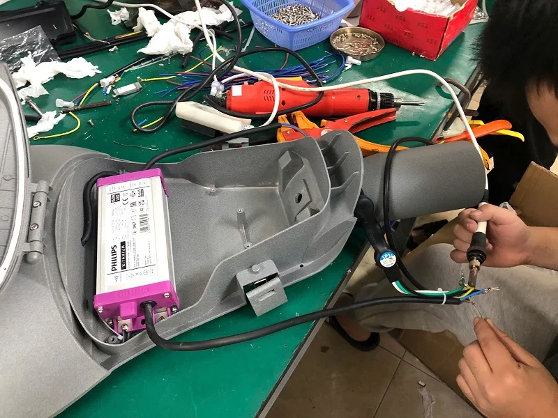 Sử dụng nguồn LED Philips cao cấp