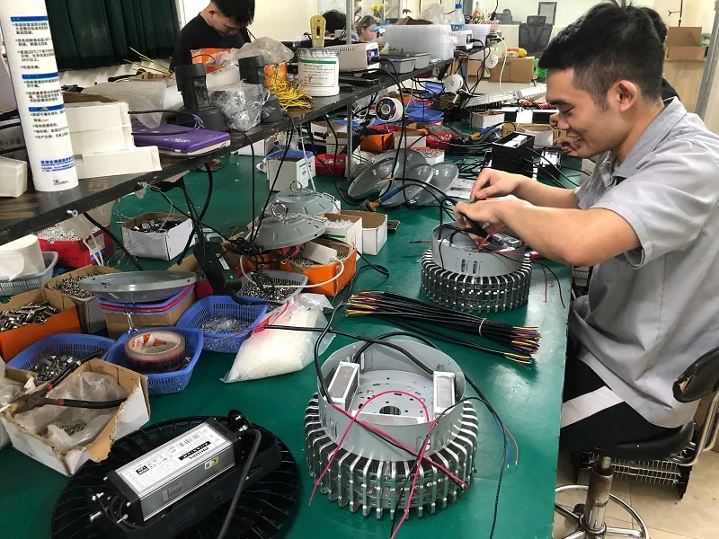 Đấu nối nguồn cho đèn nhà xưởng