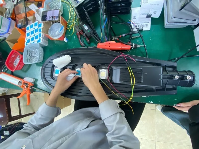 Đèn đường lá 150w sử dụng 3 chip LED COB