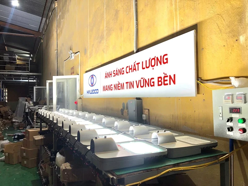 HALEDCO kiểm tra kỹ chất lượng từng đèn trước khi bàn giao
