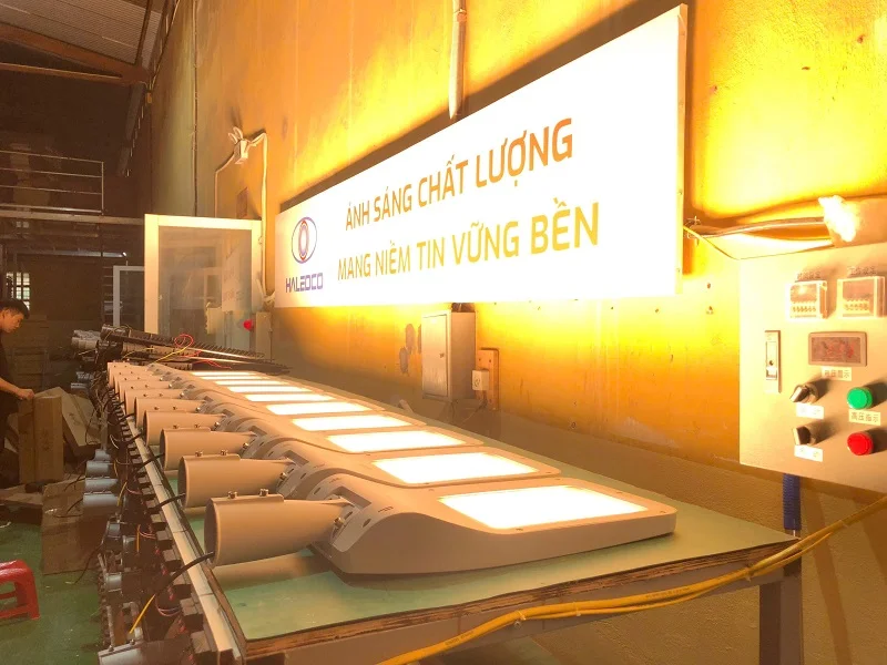 Từng chiếc đèn vẫn được đảm bảo quy trình kiểm tra kỹ lưỡng