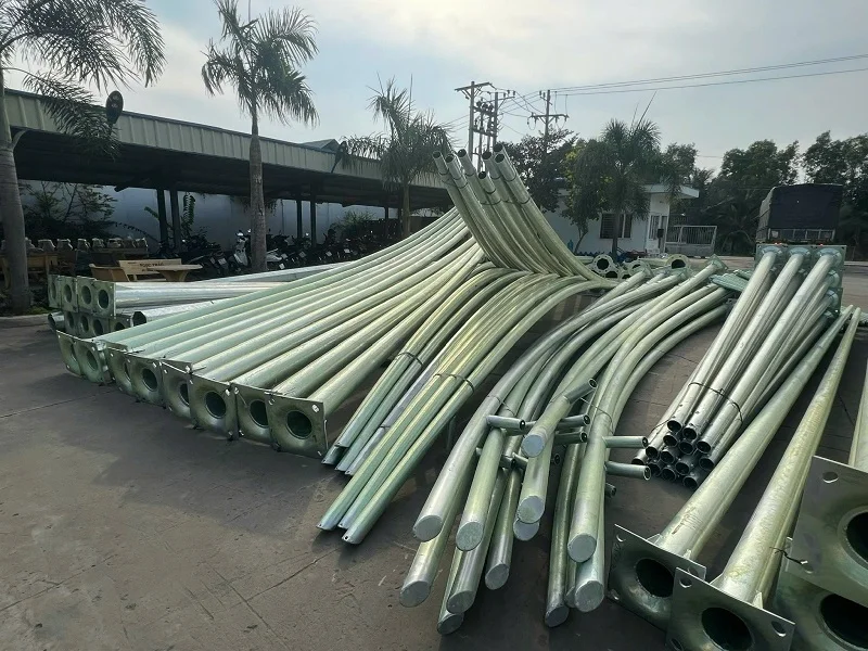 Trụ đèn lá lúa đã được sản xuất xong và chờ bàn giao