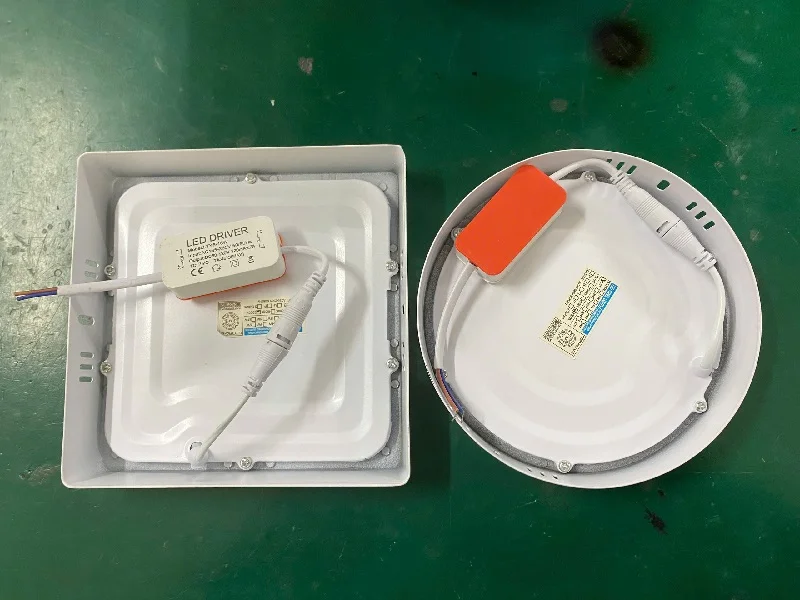 Mặt sau đèn ốp trần 12w