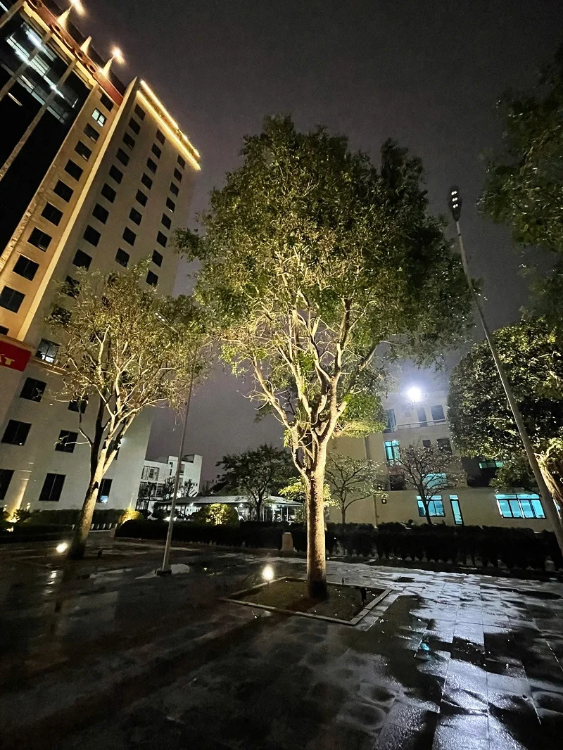 Công suất 18w chiếu hắt gốc cây