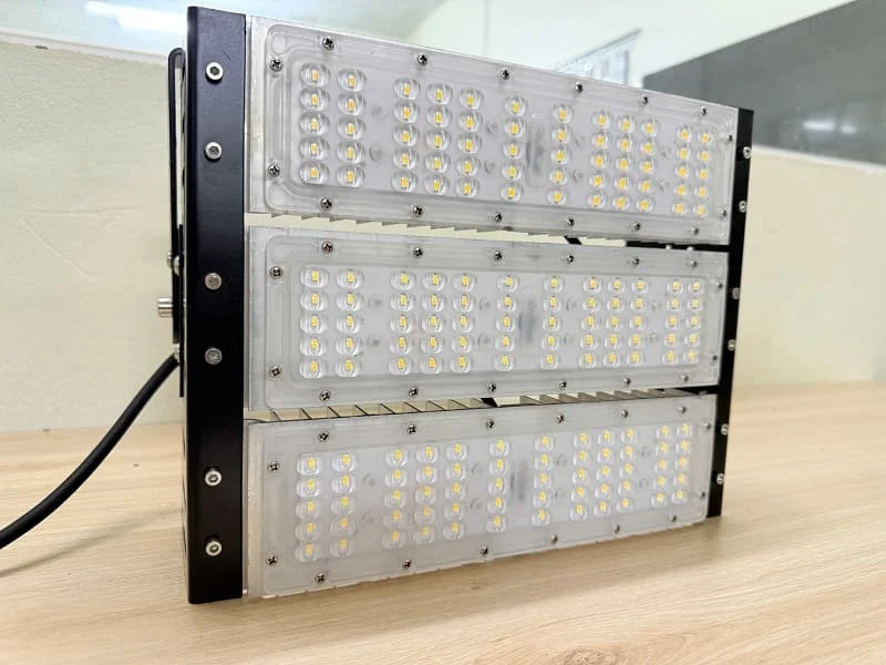 Kiểu dáng đèn pha module 150w cấp cho dự án