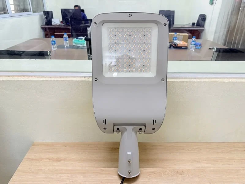 Đèn đường LED HLS30 sau khi lắp đặt xong