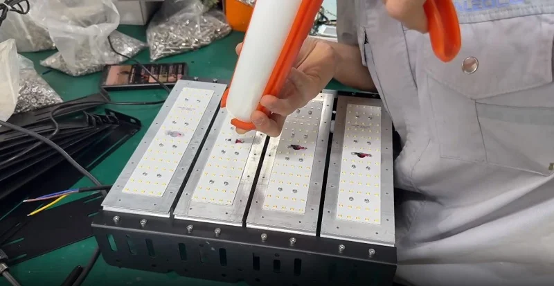 Đèn pha module 200w sản xuất trực tiếp tại nhà máy HALEDCO