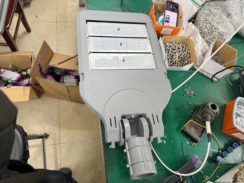 Chip LED mắt ngọc thương hiệu Philips cho ánh sáng ổn định