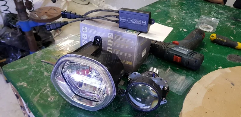 Chuẩn bị dụng cụ đấu đèn pha LED cho xe máy