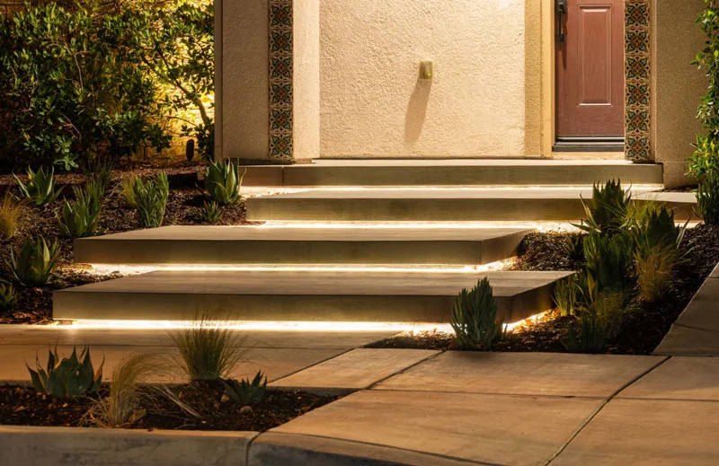 Đèn LED dây chống nước chiếu sáng bậc thang