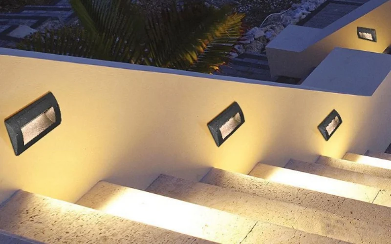Đèn âm tường cầu thang ngoài trời
