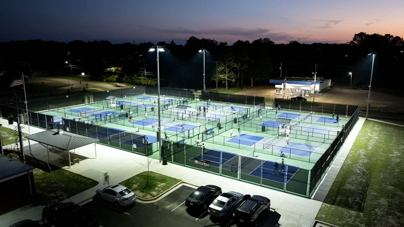 Đèn pha chiếu sáng CLB Phú Nhuận Volley