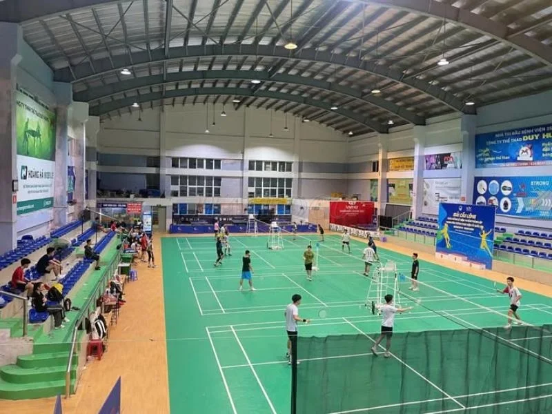 Đèn highbay chiếu sáng sân cầu lông