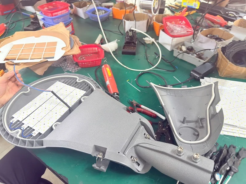 Đèn sau khi được gắn bảng mạch chip LED