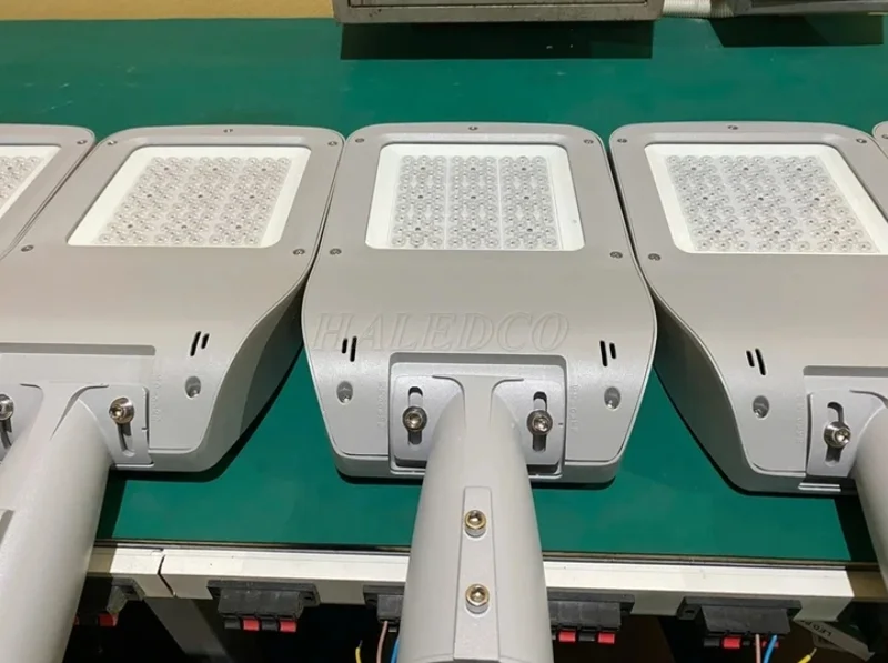 Đèn đường 50w cấu tạo từ hợp kim nhôm đúc