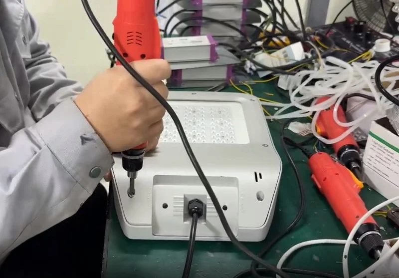 Kỹ thuật lắp ốc vít sau khi lắp linh kiện