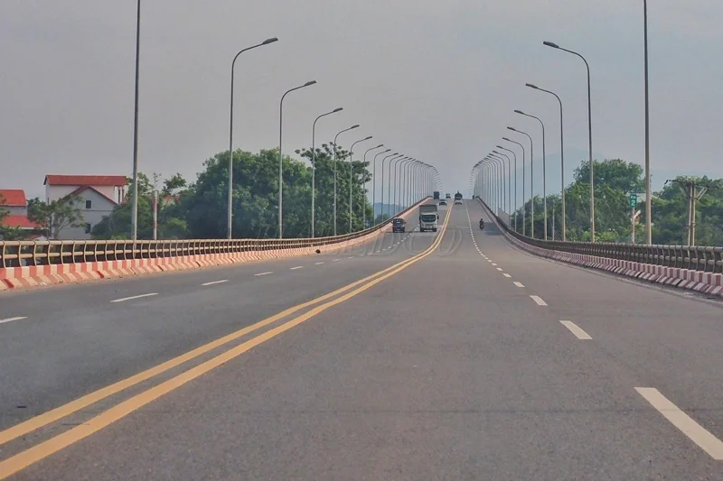 HALEDCO cấp đèn hình lá chiếu sáng đường phố Sơn Tây