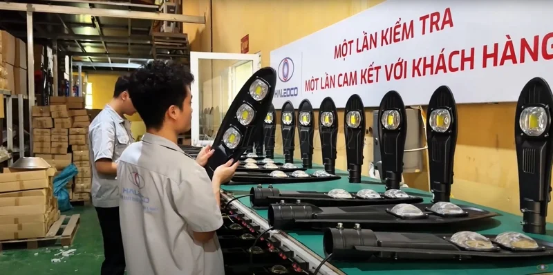 Xưởng sản xuất đèn lá HALEDCO