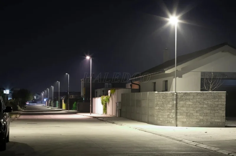 Đèn đường lá 50w chiếu sáng đường ngõ xóm