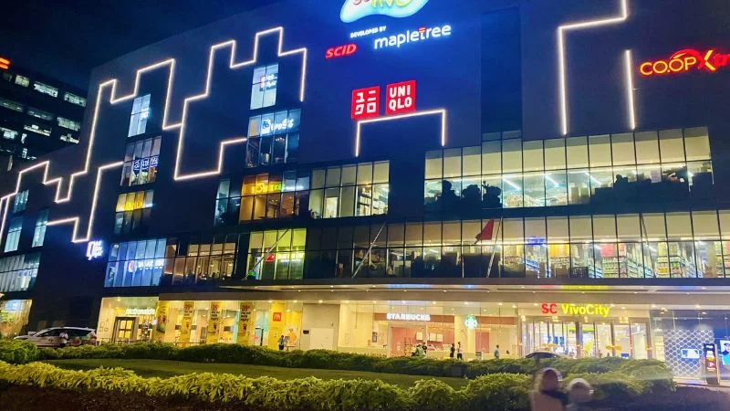 Trang trí ngoài trời bằng đèn LED dây 3 hàng bóng