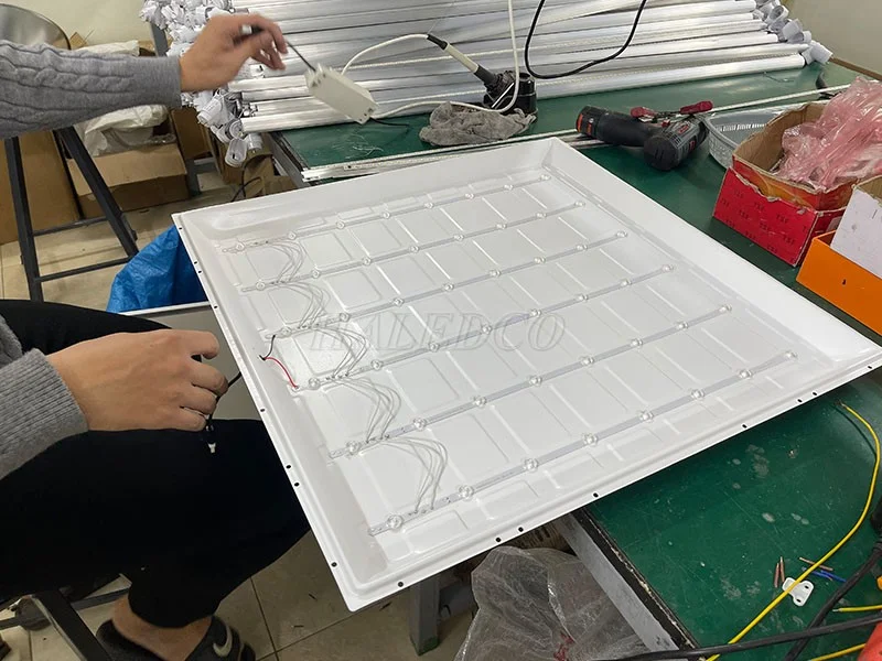 Đấu nối nguồn đèn ốp trần vuông 600x600