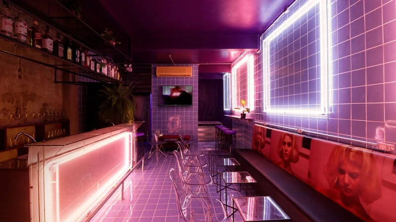 Đèn neon trang trí quán cafe