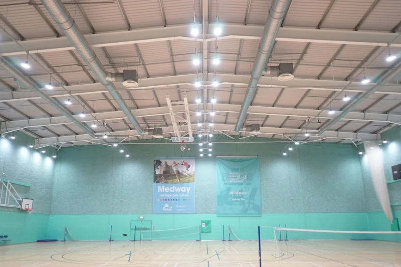 Đèn highbay 300w chiếu sáng trung tâm thể thao đa năng