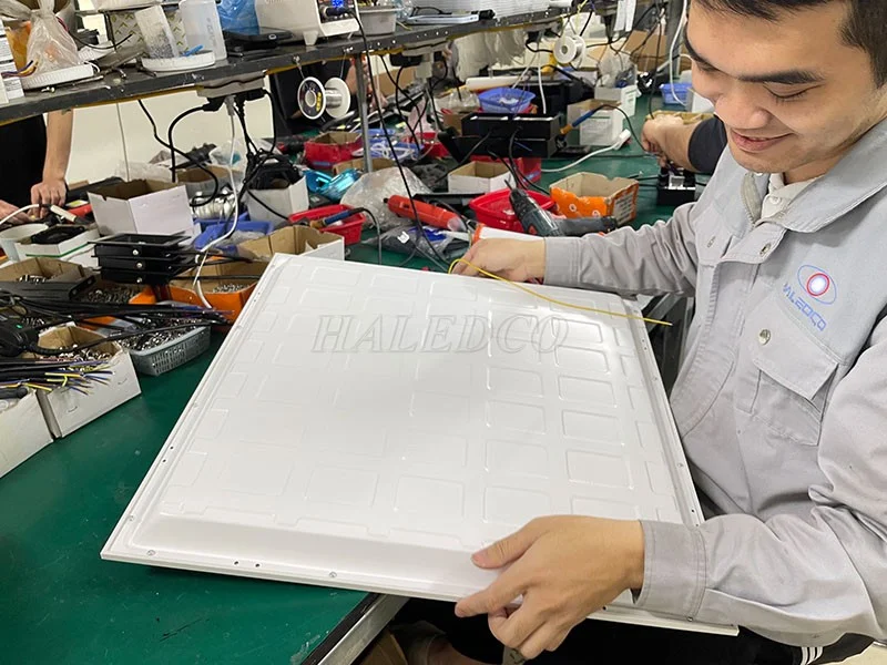HALEDCO sản xuất đèn LED panel hộp 600x600 tại nhà máy