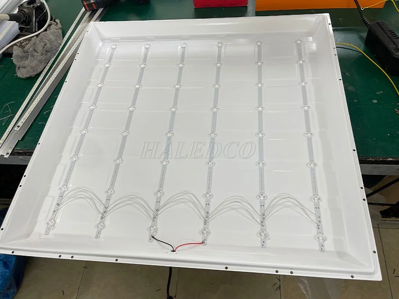 Lắp đặt đèn LED panel hộp 600x600-HLPLDC1.4-40W