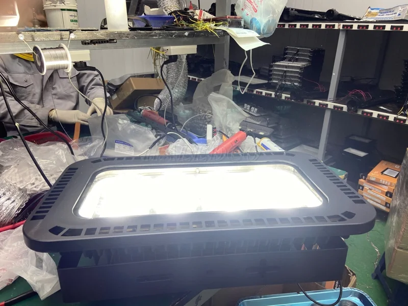 HALEDCO sản xuất đèn pha 400w cho dự án Steel Hoa Đăng