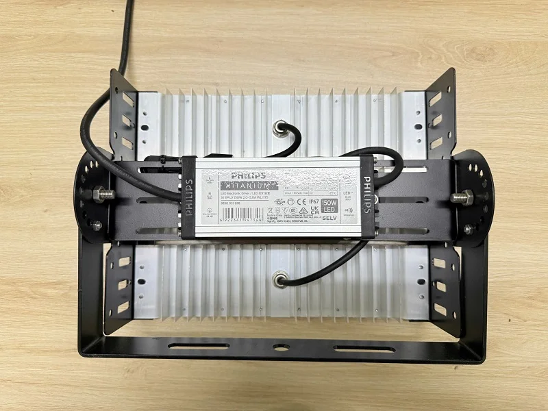 Tản nhiệt được làm từ hợp kim nhôm