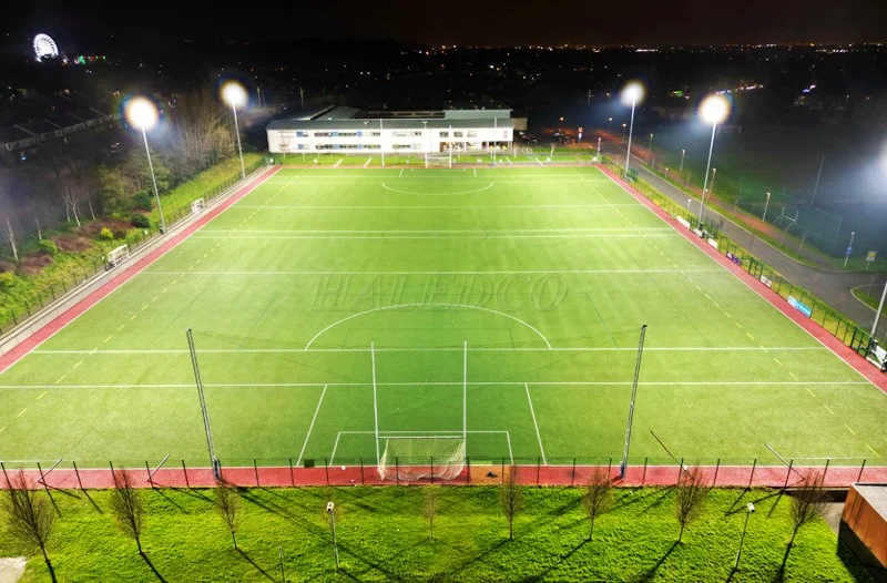 lap-dat-den-chieu-sang-san-bong-da-tai-quang-ninh-1