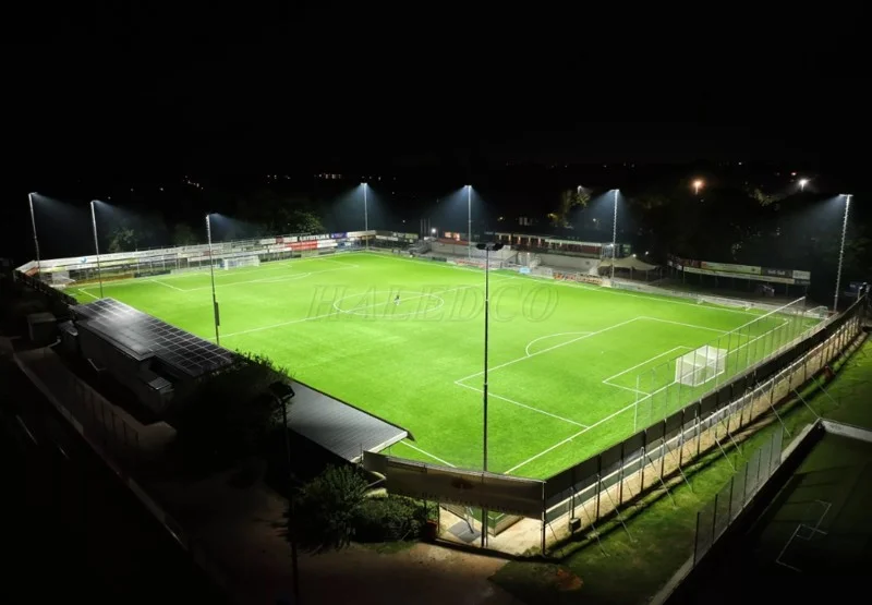 lap-dat-den-san-bong-da-o-hai-phong-1