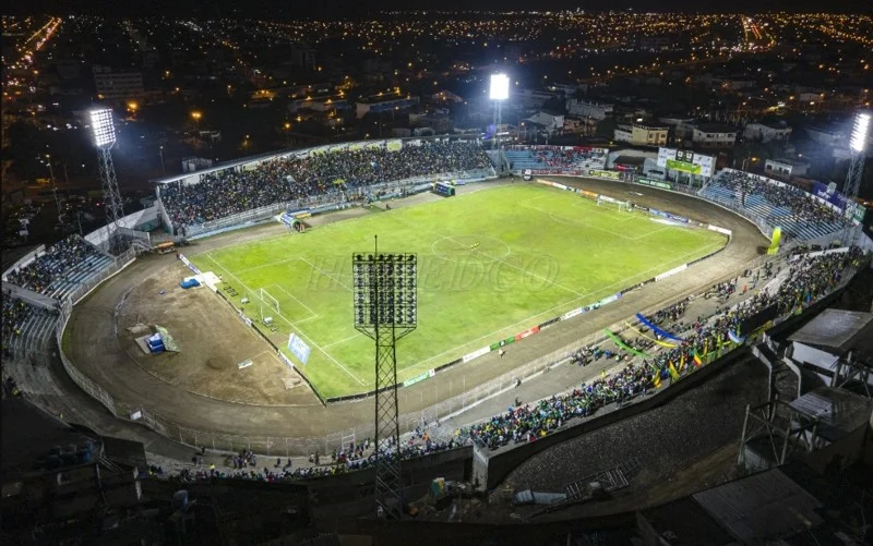 lap-dat-he-thong-chieu-sang-san-bong-thi-dau-quoc-gia-1