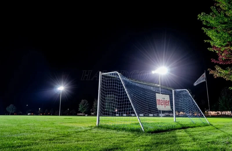 thi-cong-den-chieu-sang-san-bong-mini-ha-noi-1