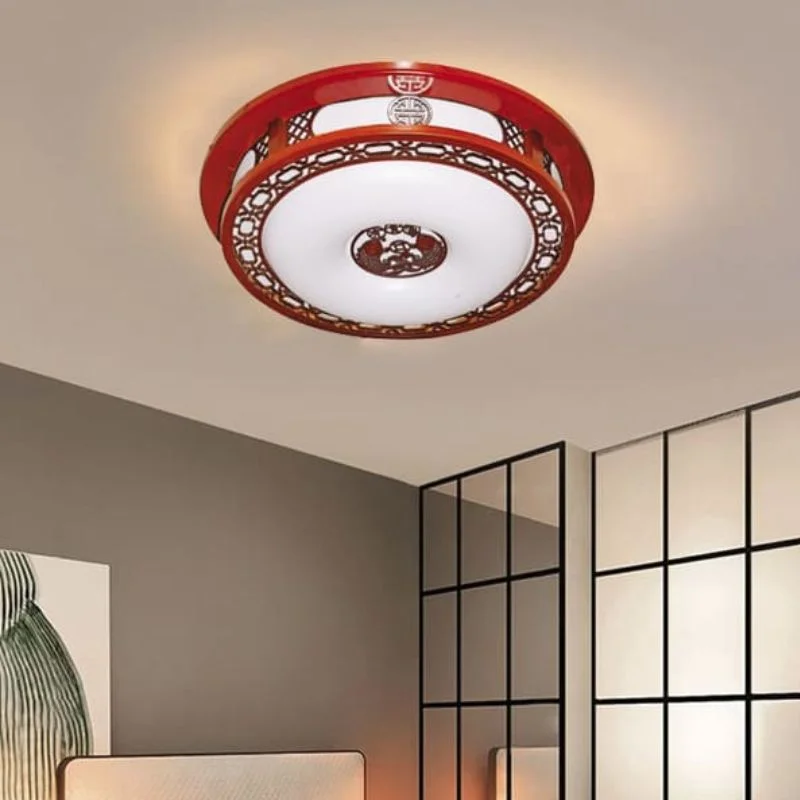 Đèn trần gỗ tròn họa tiết hoa văn