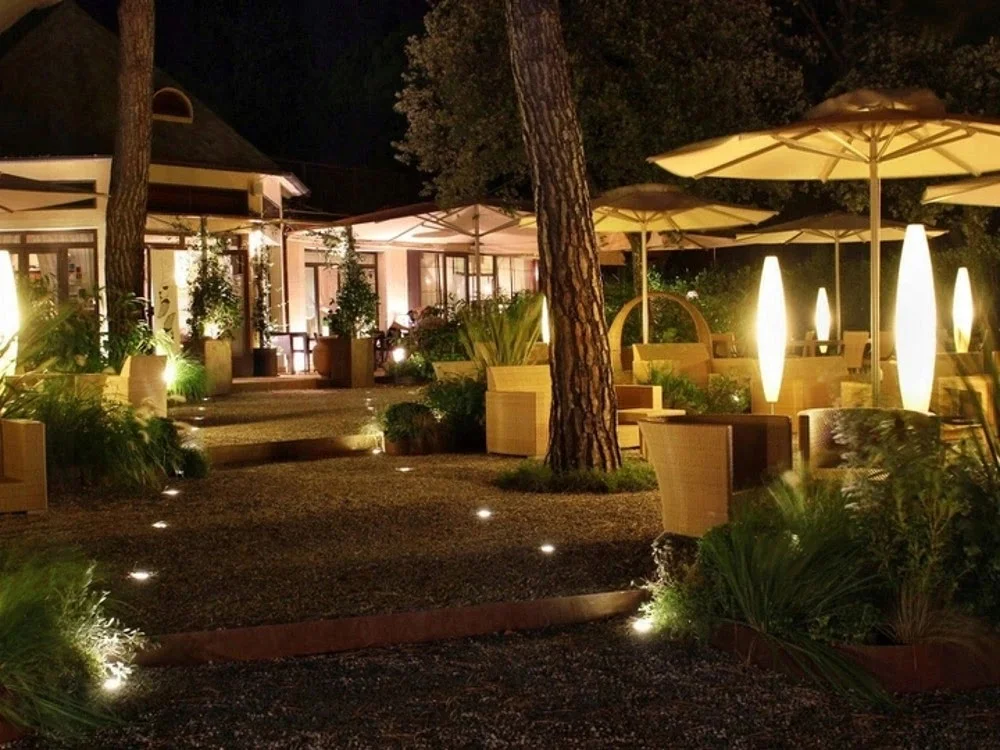 Đèn trang trí quán cafe sân vườn