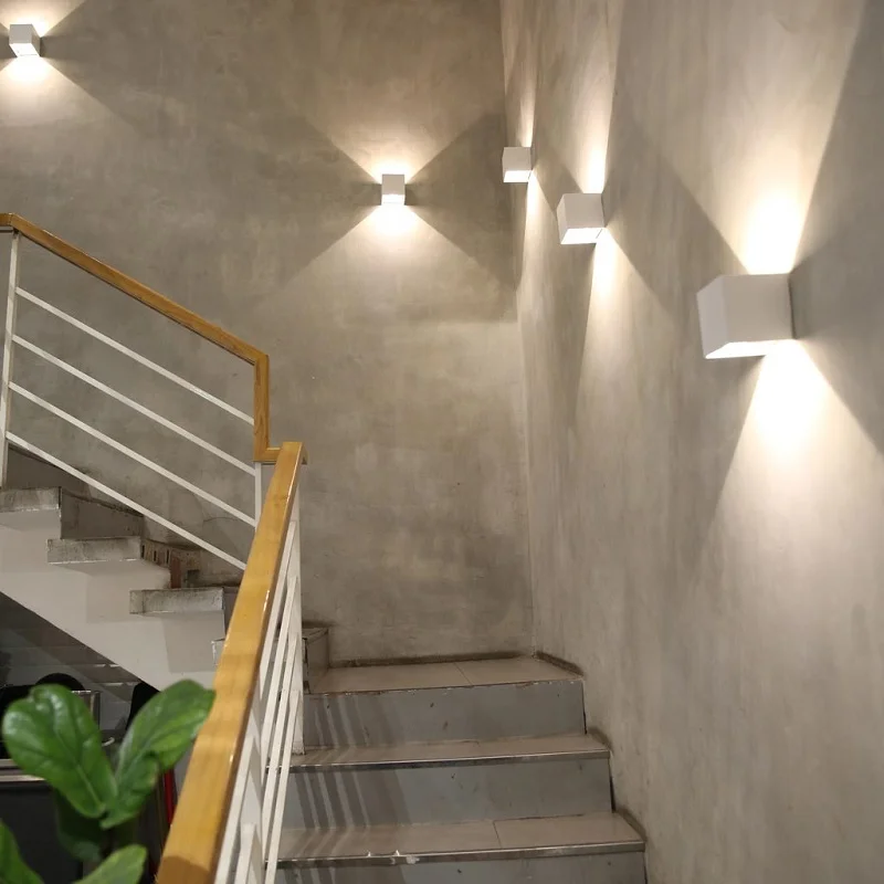 Đèn vách cầu thang đẹp kiểu dáng hộp vuông