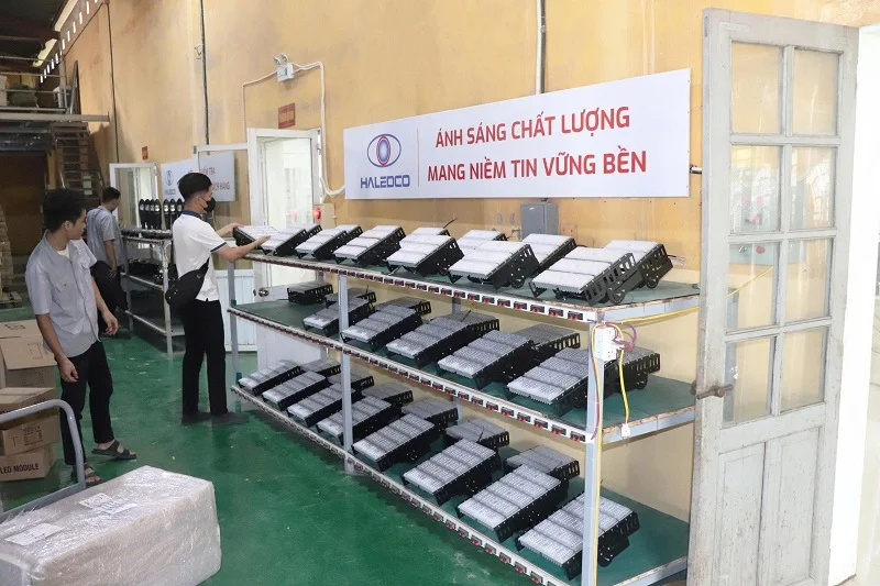 Đèn pha Module được sản xuất tại nhà xưởng HALEDCO quy mô 1000m2