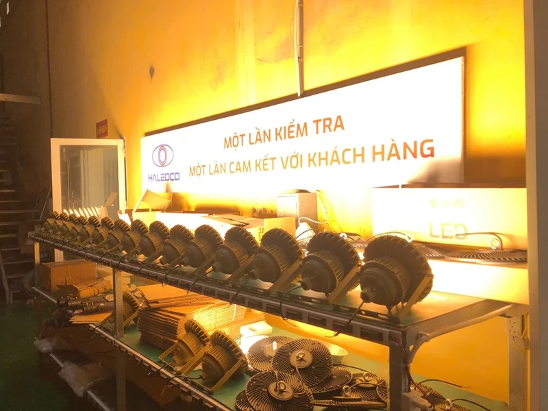 Đèn được kiểm tra kỹ lưỡng trước khi đến tay khách hàng