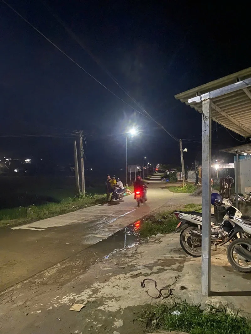 Đèn pha NLMT 200w chiếu sáng rõ nét