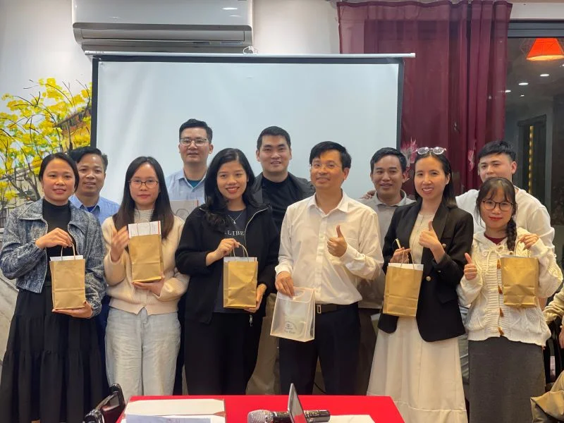 Tri ân các thành viên gắn bó