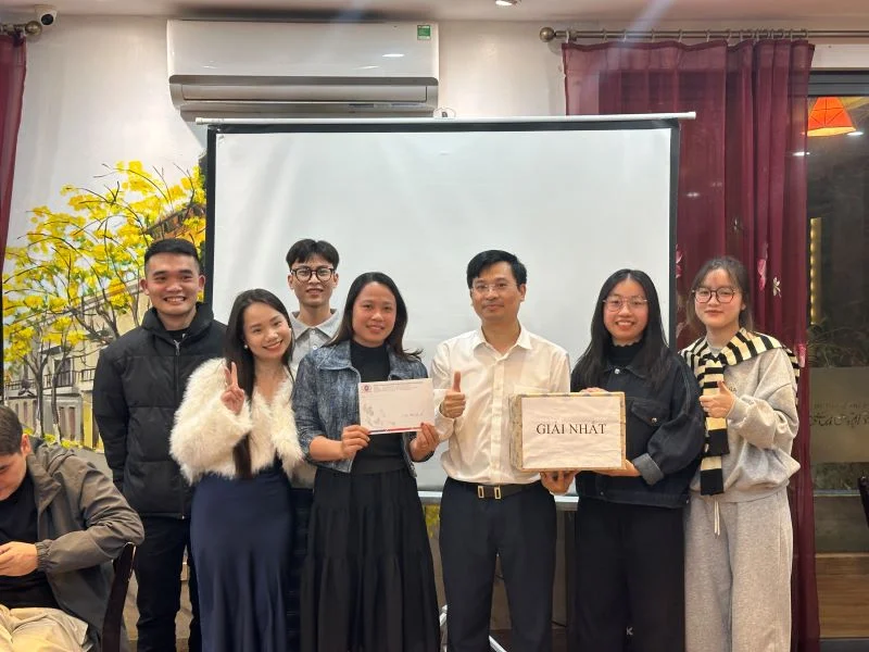 HALEDCO trao phần quà cho đội chiến thắng