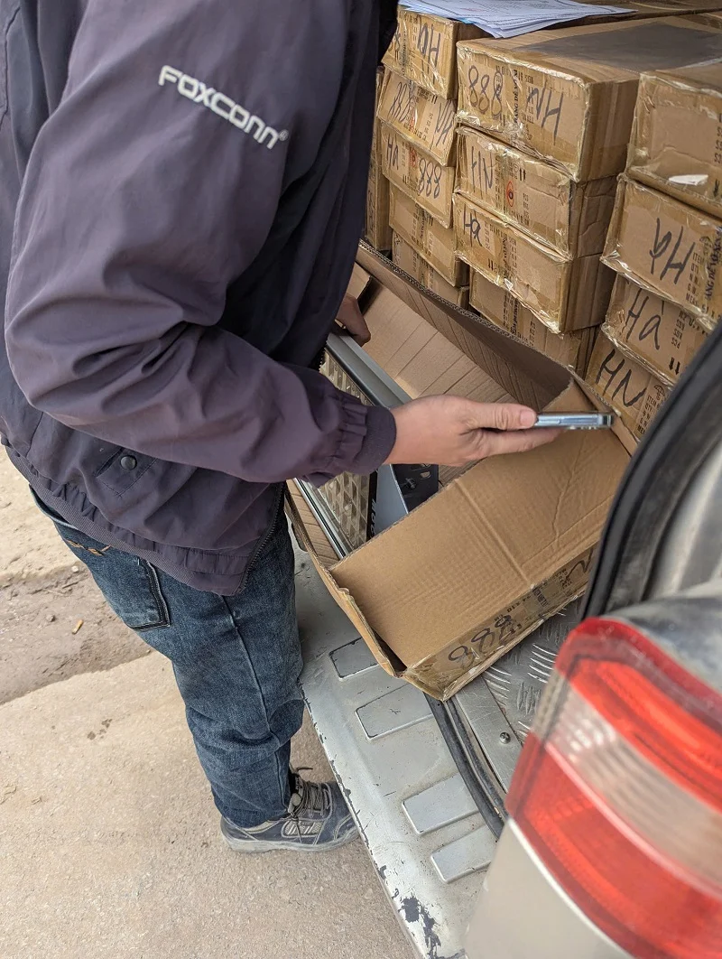 Bàn giao đèn đến địa điểm giao hàng