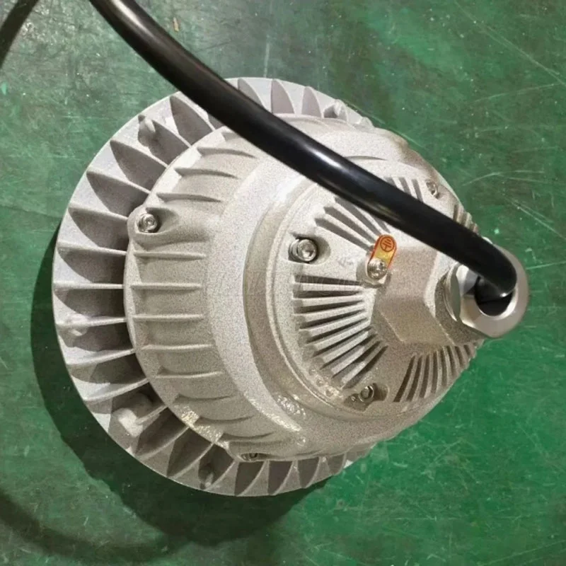 Tản nhiệt bố trí xung quanh thân đèn